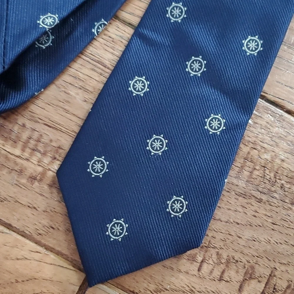 J. Crew the silk tie blue wheel